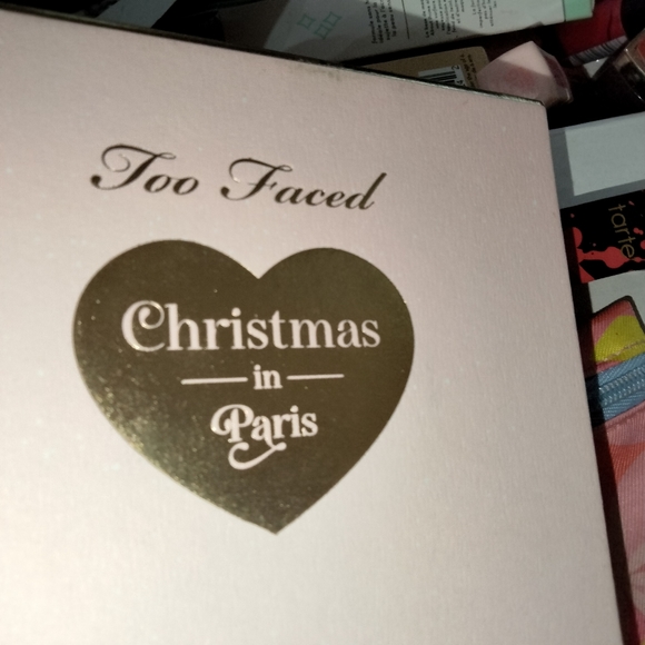 Too Faced Christmas in Paris eyeshadow palette - Picture 4 of 4